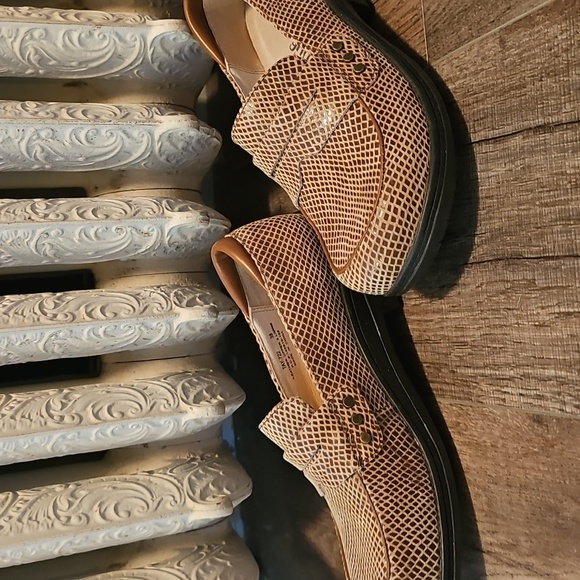 Alegria Woman'sBrown Loafers - Picture 2 of 3